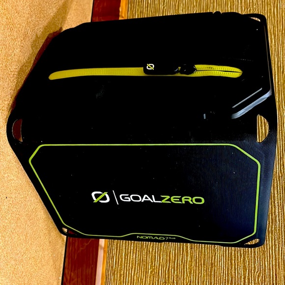 NEW GOAL ZERO NOMAD PLUS SOLAR PANEL CHARGER FOR USB DEVICES PHONES, LAPTOPS - Picture 3 of 5